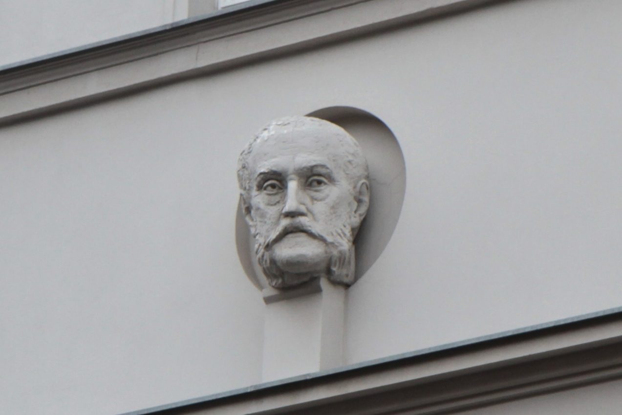 Bernhard von Langenbeck's plaster cast head, Berlin (2).JPG